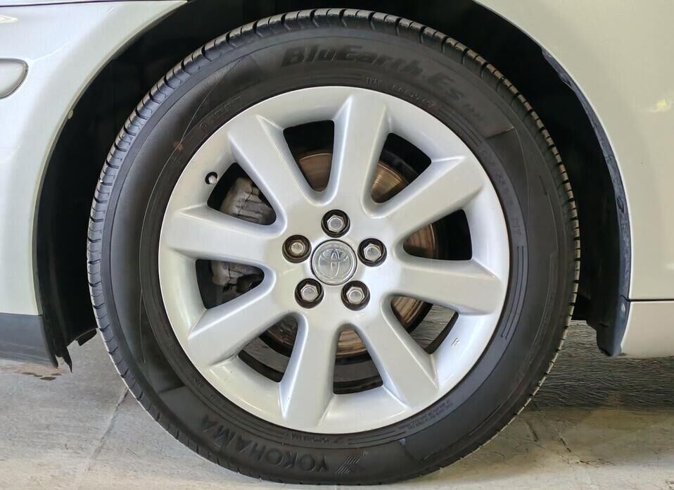 Toyota Avensis 1.8 AT (129 л.с.)