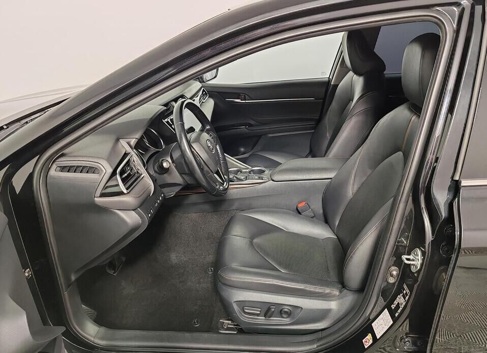Toyota Camry 2.5 AT (181 л.с.)
