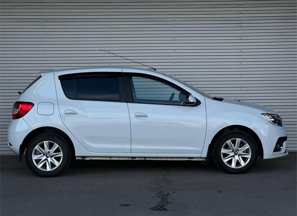Renault Sandero 1.6 MT (113 л.с.)