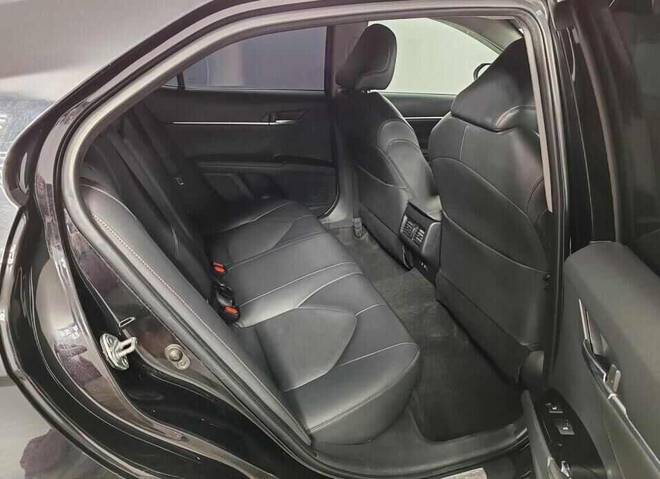 Toyota Camry 2.5 AT (181 л.с.)