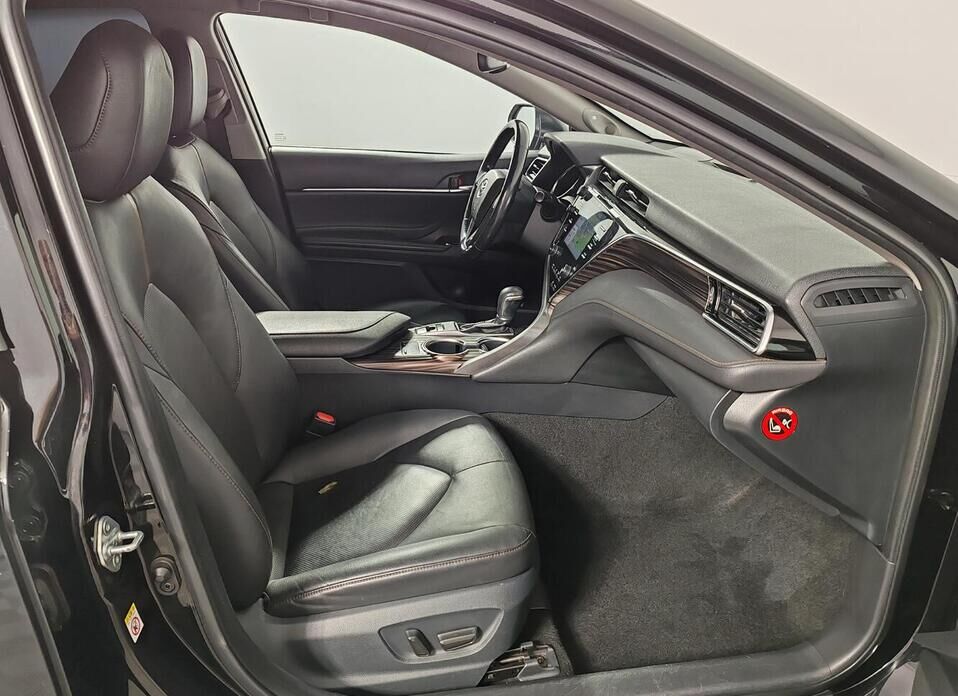 Toyota Camry 2.5 AT (181 л.с.)
