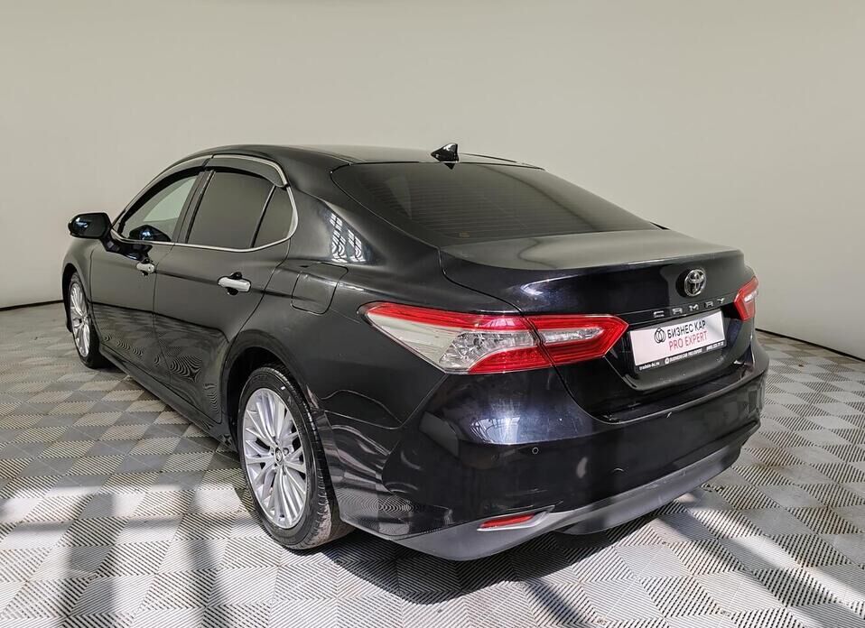 Toyota Camry 2.5 AT (181 л.с.)