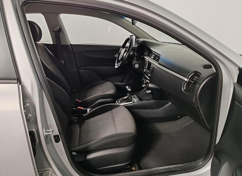Kia Rio X-Line 1.6 AT (123 л.с.)