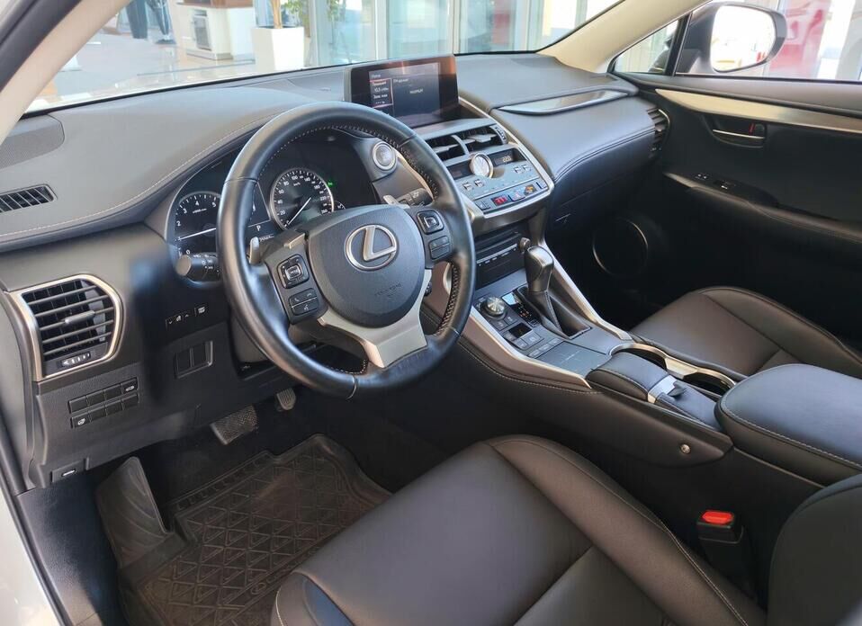 Lexus NX 200 2.0 CVT (150 л.с.)