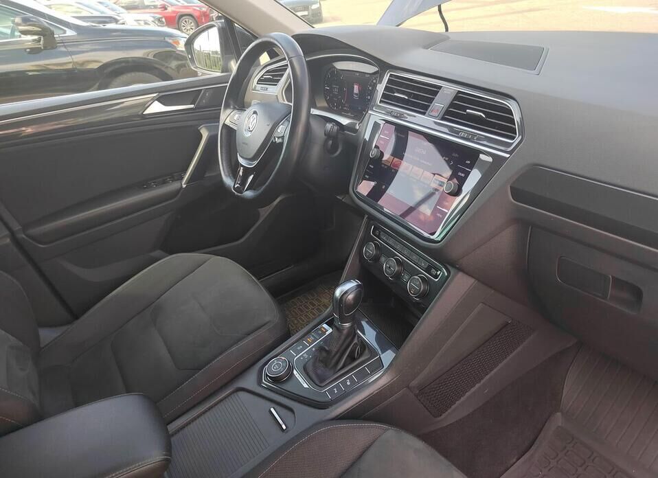 Volkswagen Tiguan 2.0d AMT (150 л.с.) 4WD