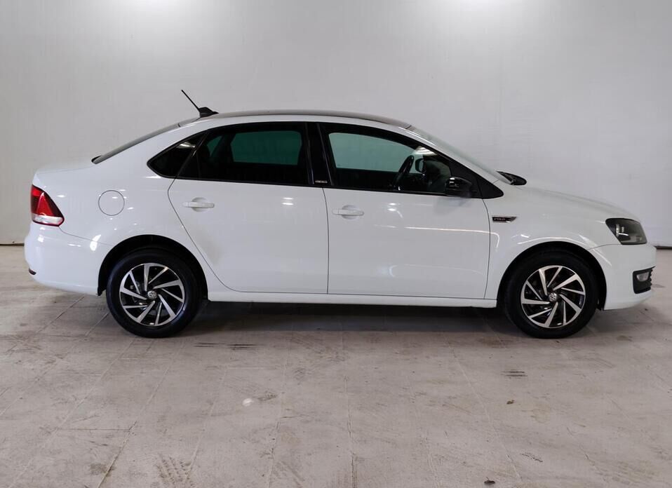 Volkswagen Polo 1.6 AT (110 л.с.)