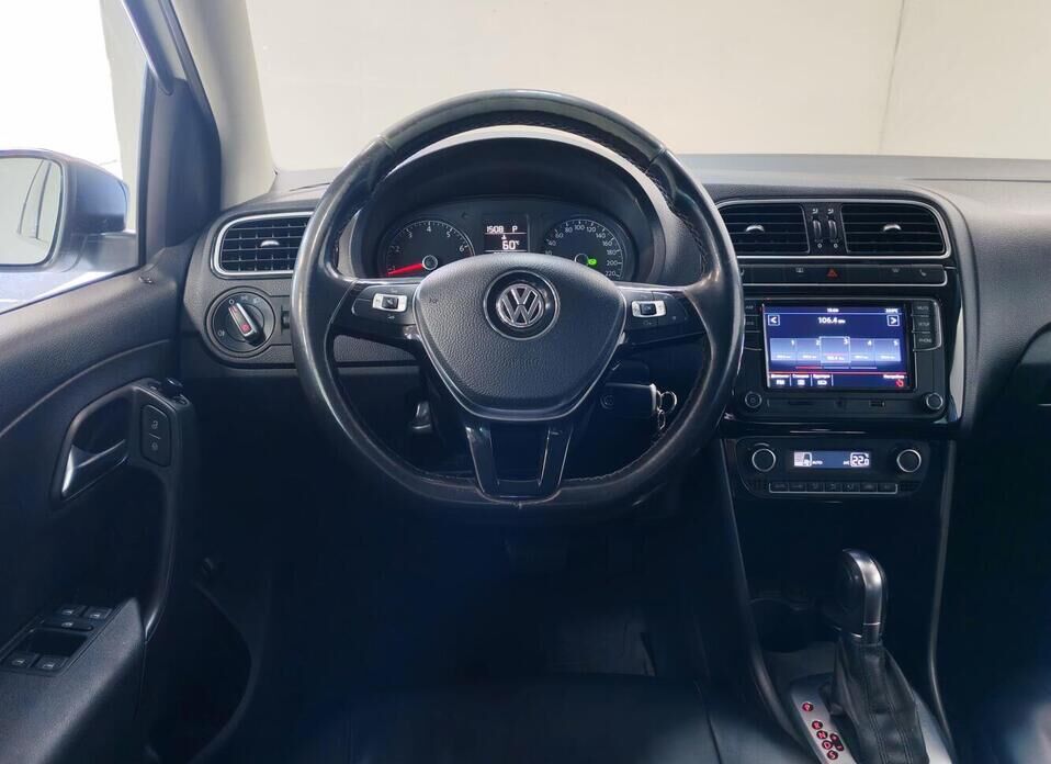 Volkswagen Polo 1.6 AT (110 л.с.)