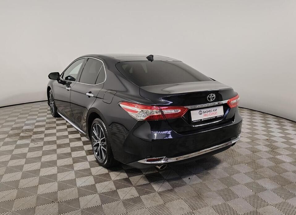 Toyota Camry 2.5 AT (206 л.с.)