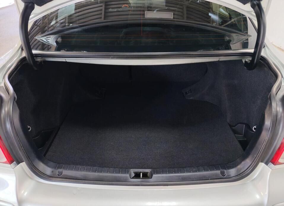 Toyota Avensis 1.8 AT (129 л.с.)