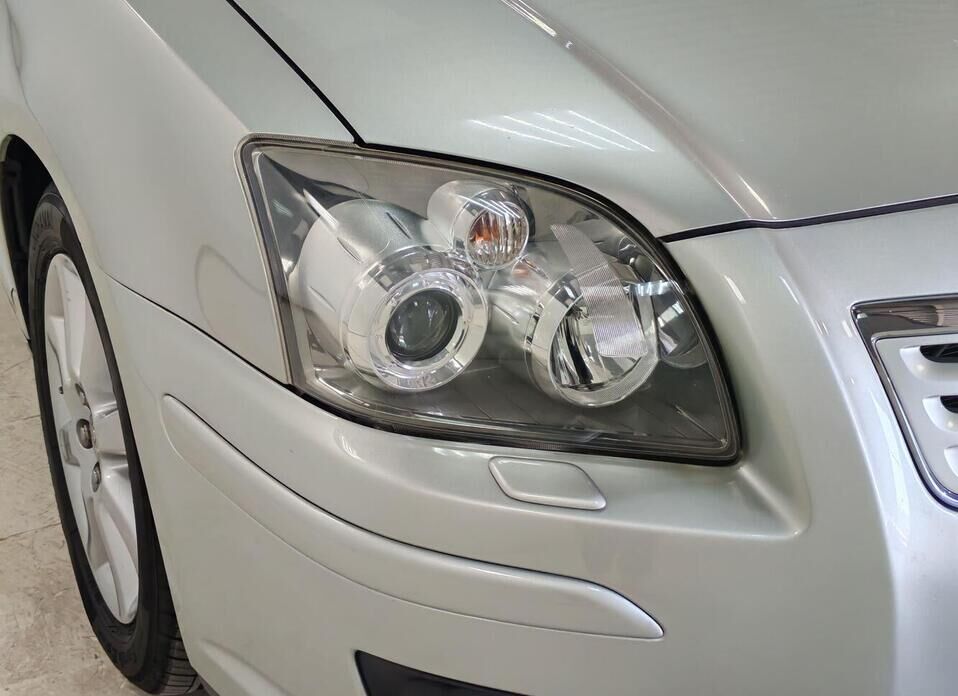 Toyota Avensis 1.8 AT (129 л.с.)