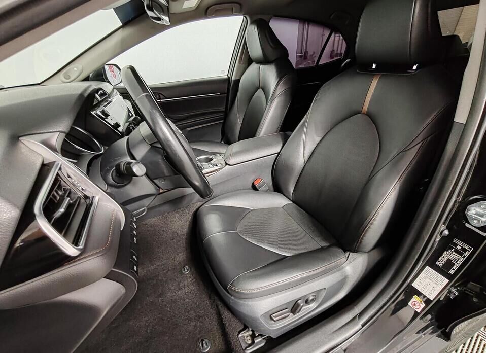Toyota Camry 2.5 AT (181 л.с.)