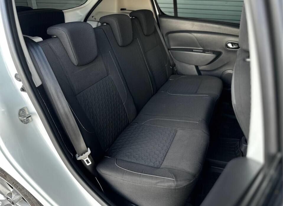 Renault Sandero 1.6 MT (113 л.с.)