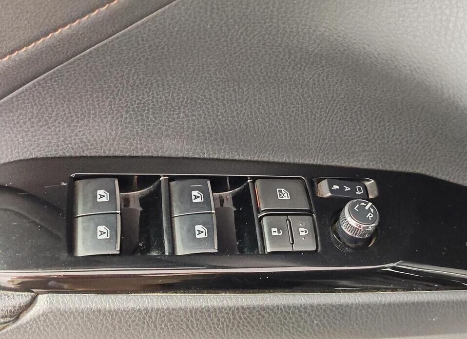 Toyota Camry 2.5 AT (181 л.с.)