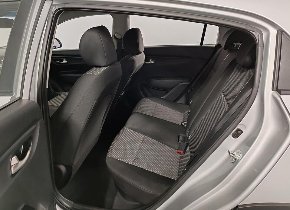 Kia Rio X-Line 1.6 AT (123 л.с.)