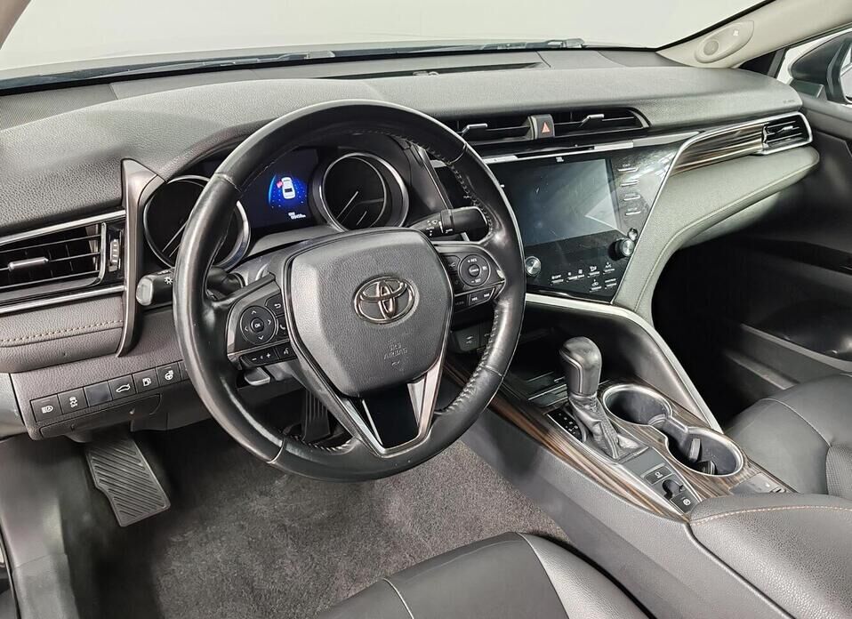 Toyota Camry 2.5 AT (181 л.с.)