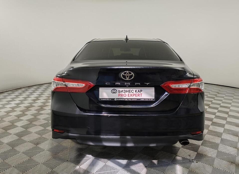 Toyota Camry 2.5 AT (181 л.с.)