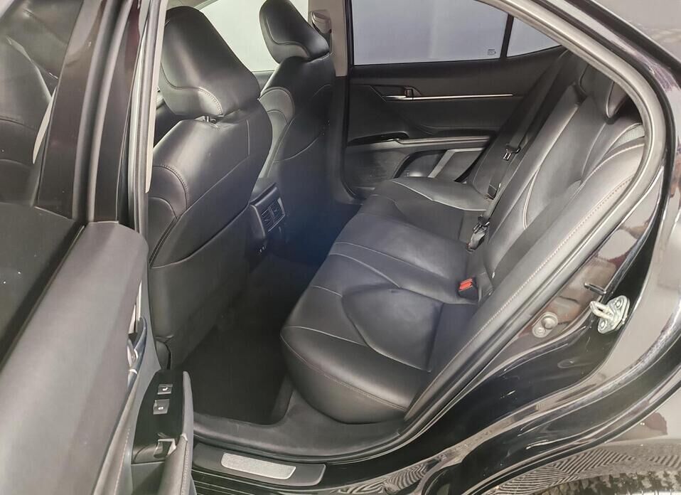Toyota Camry 2.5 AT (181 л.с.)