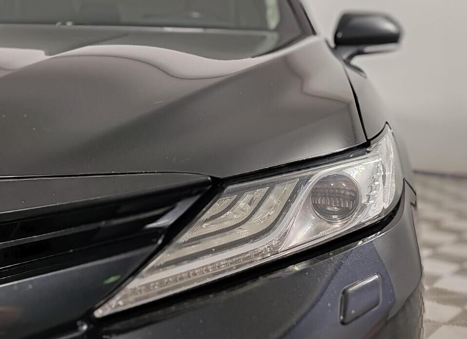 Toyota Camry 2.5 AT (181 л.с.)