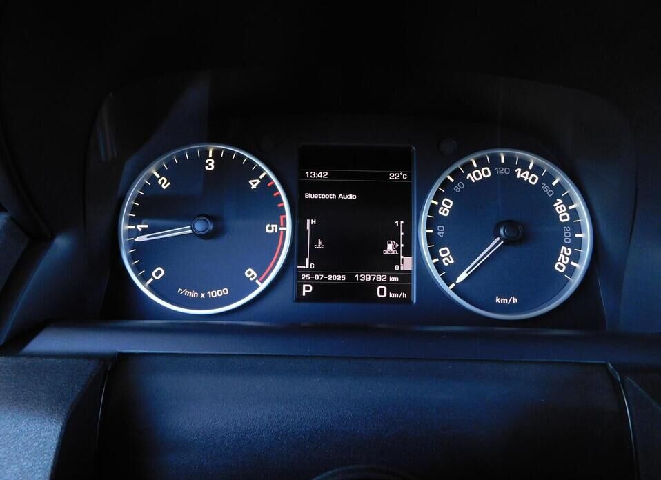 Land Rover Discovery 3.0d AT (211 л.с.) 4WD