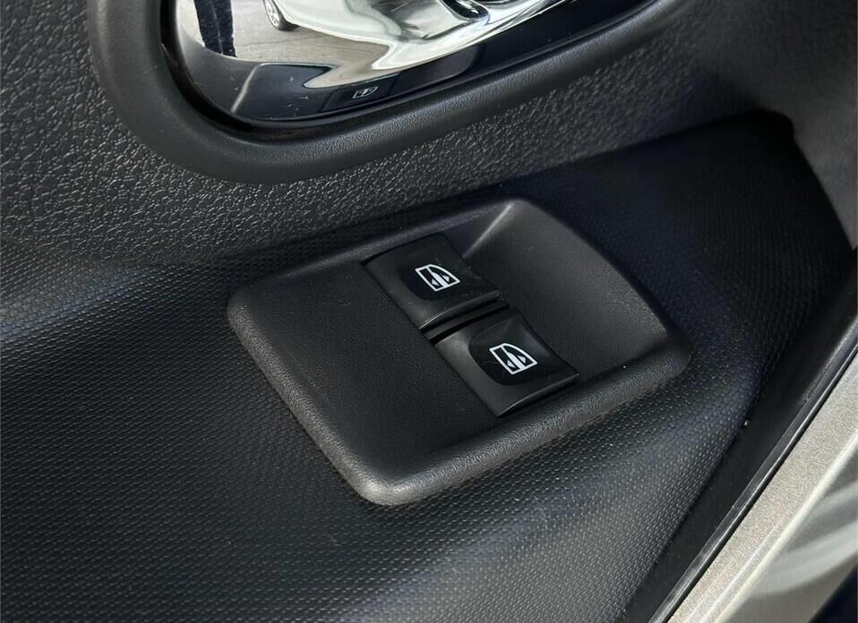 Renault Sandero 1.6 MT (113 л.с.)