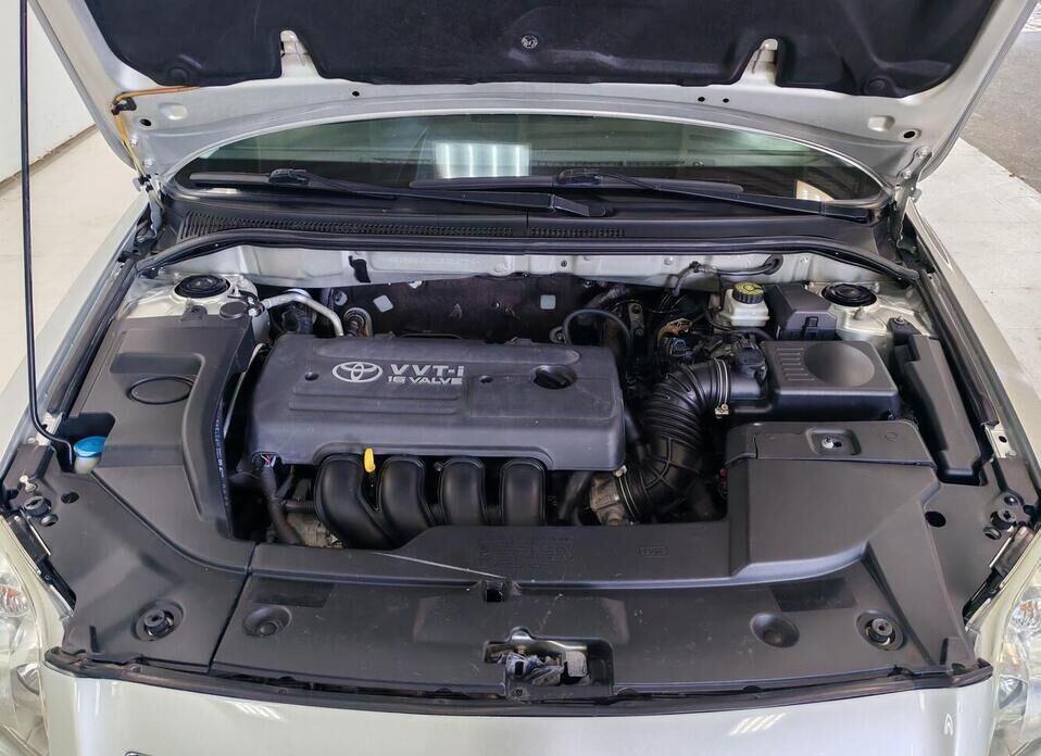 Toyota Avensis 1.8 AT (129 л.с.)