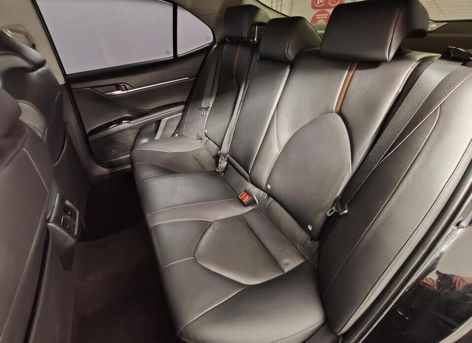 Toyota Camry 2.5 AT (181 л.с.)