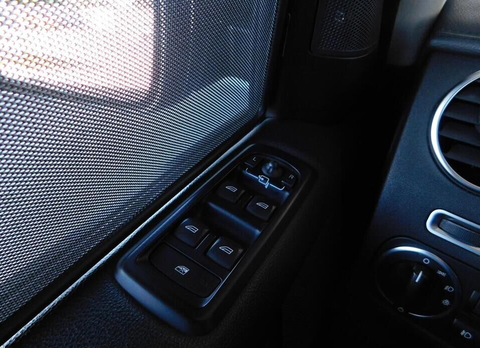 Land Rover Discovery 3.0d AT (211 л.с.) 4WD