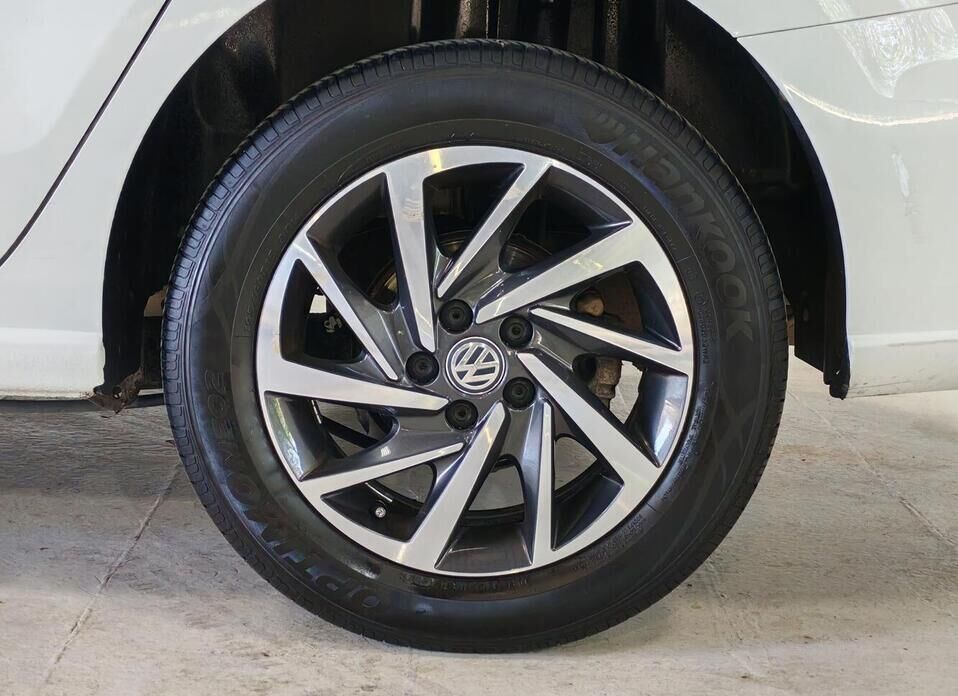 Volkswagen Polo 1.6 AT (110 л.с.)