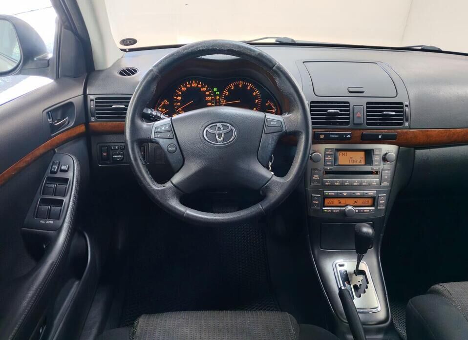 Toyota Avensis 1.8 AT (129 л.с.)
