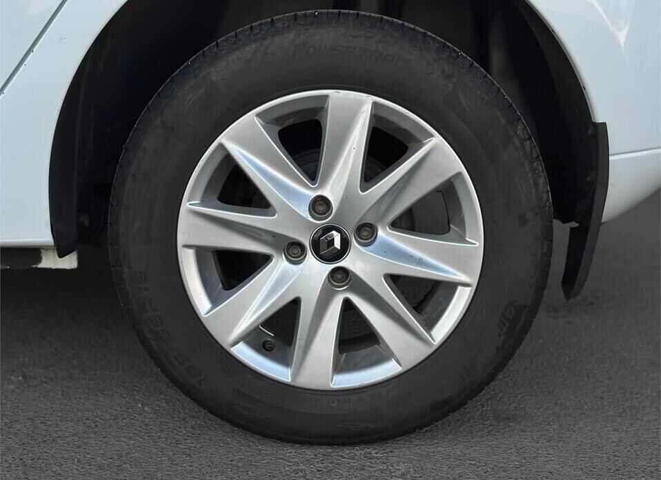 Renault Sandero 1.6 MT (113 л.с.)