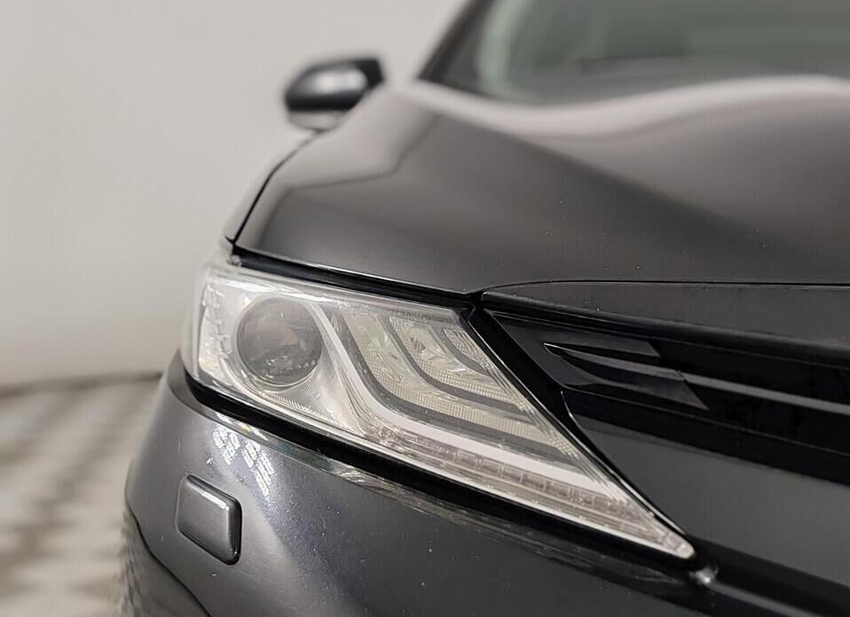 Toyota Camry 2.5 AT (181 л.с.)