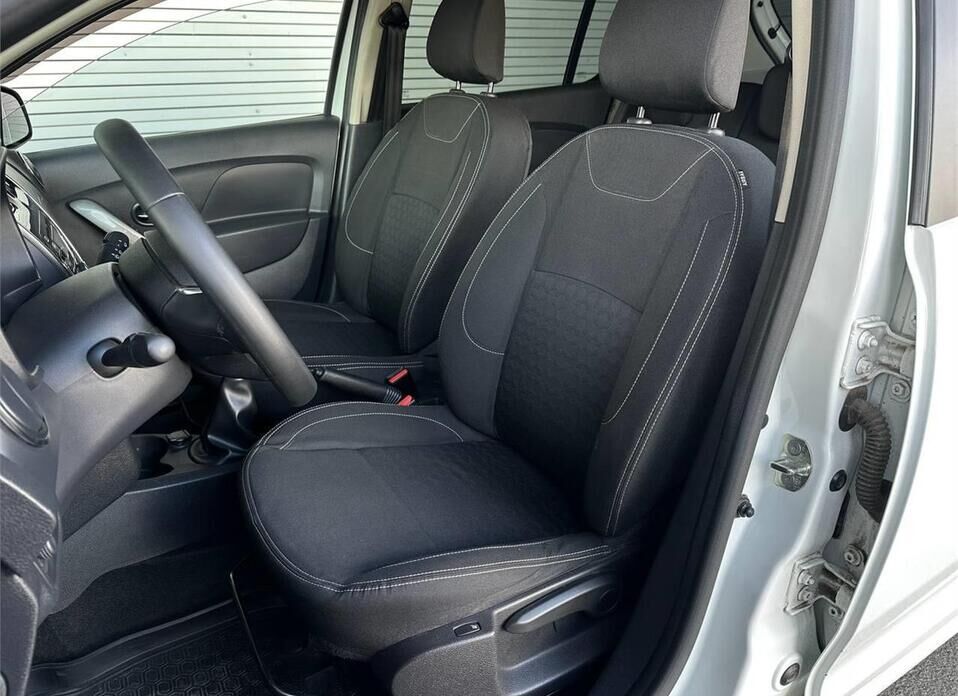 Renault Sandero 1.6 MT (113 л.с.)