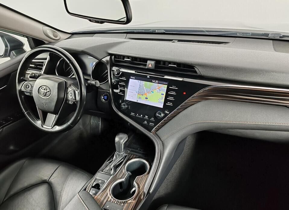 Toyota Camry 2.5 AT (181 л.с.)